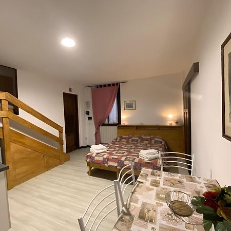 Antica Corte Milanese 노바테밀라네세 외부 사진