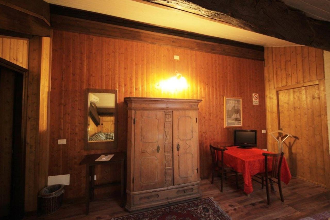 Antica Corte Milanese 노바테밀라네세 외부 사진